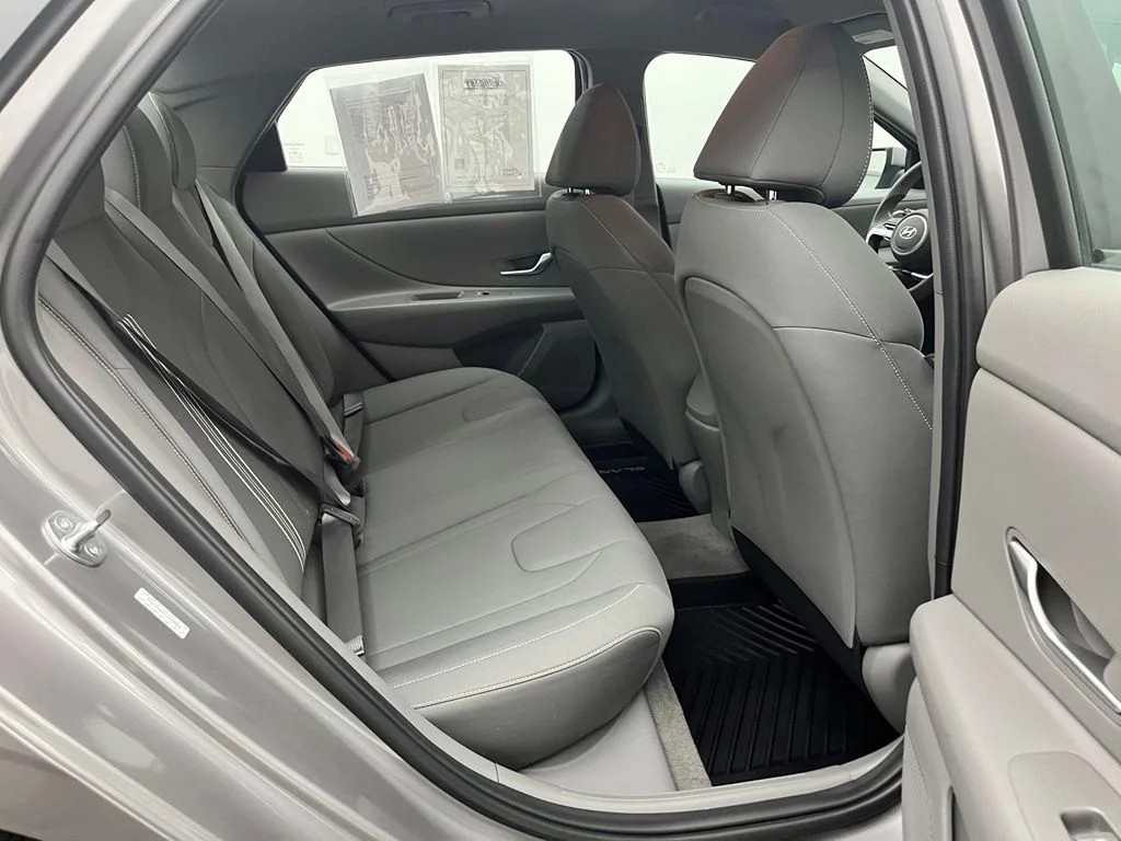 Used 2023 Silver Hyundai SEL image 34