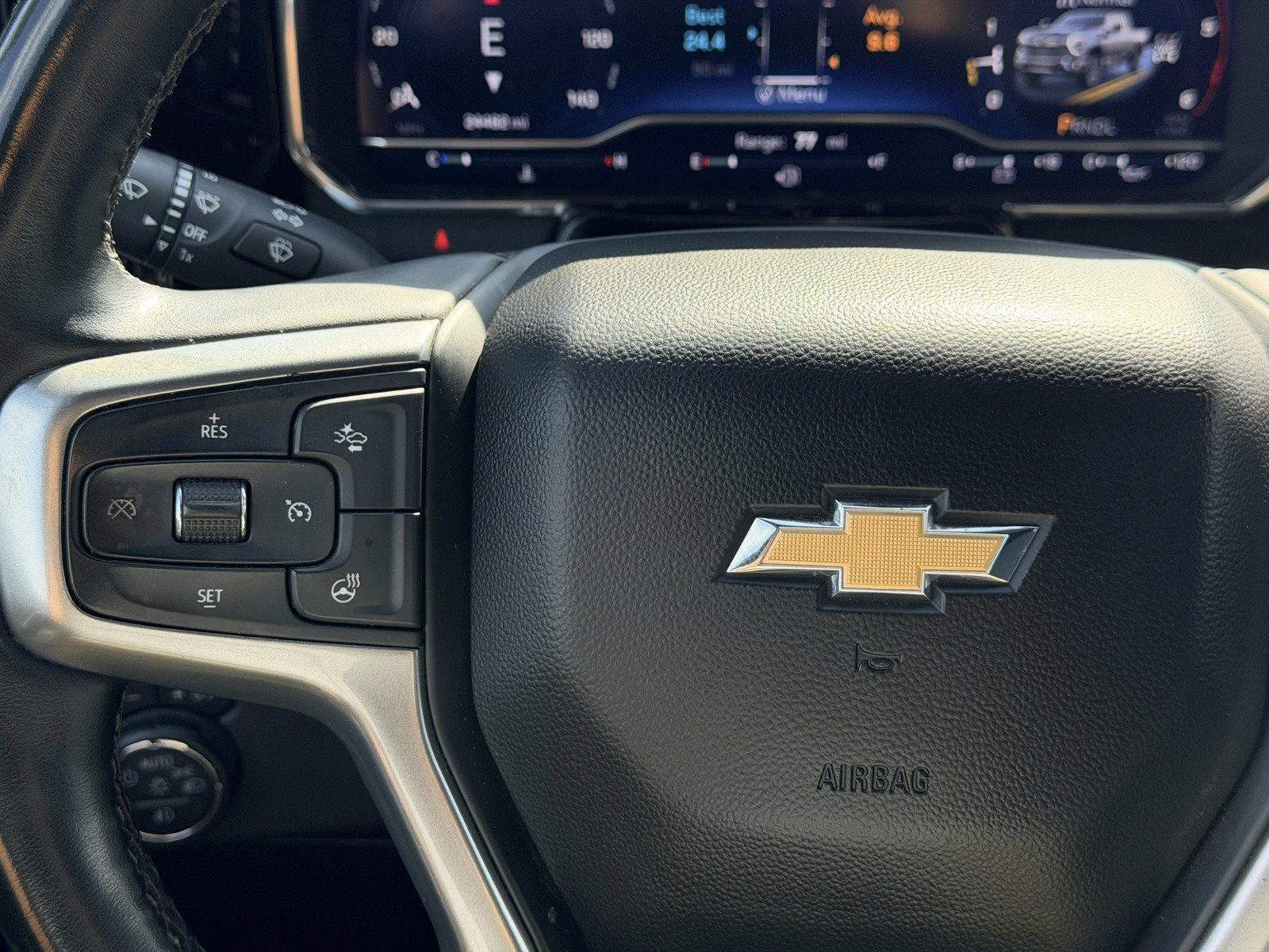 Used 2025 Summit White Chevrolet LT image 23