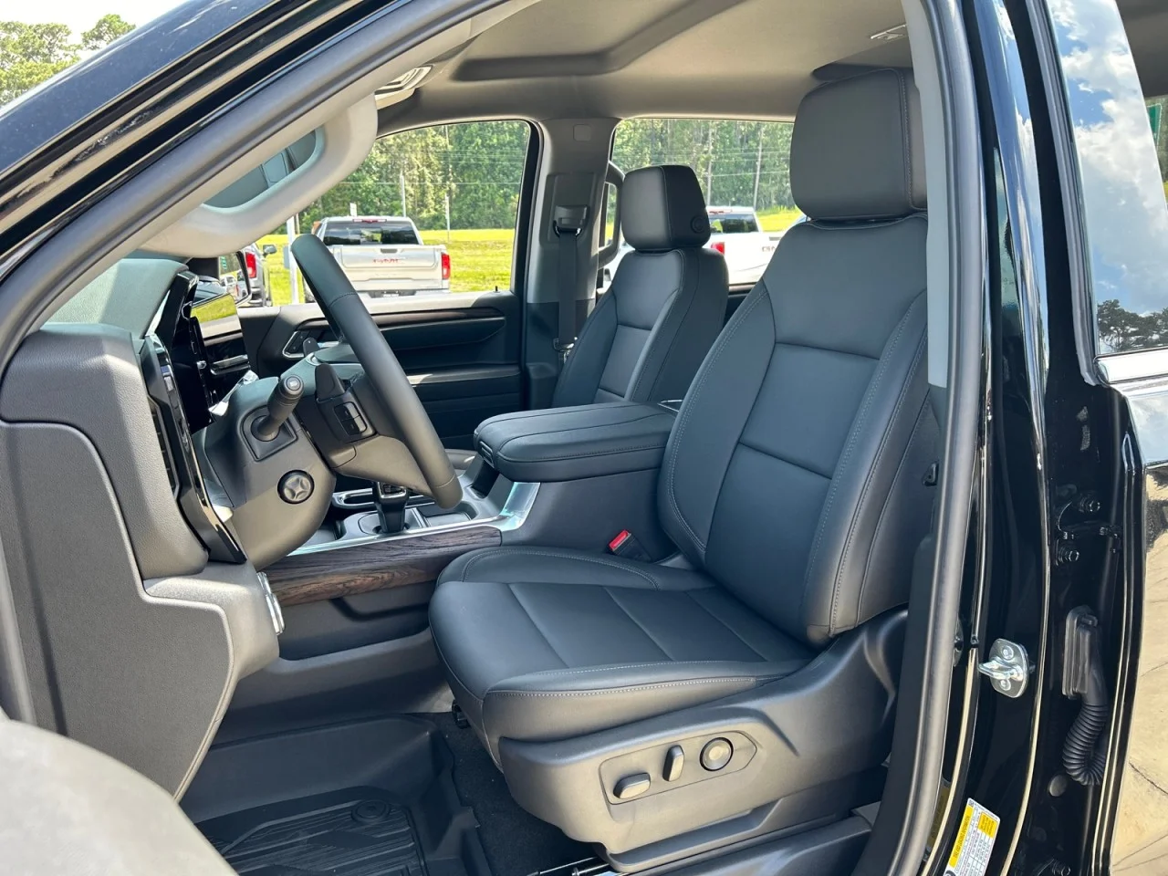 New 2026 Onyx Black GMC SLT image 17