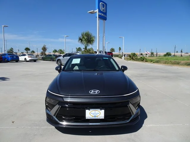 Used 2024 Gray Hyundai SEL image 2