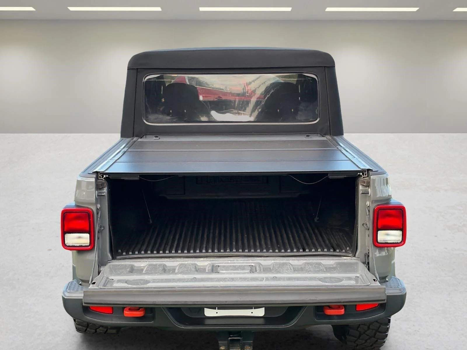 Used 2022 Sting-Gray Clearcoat Jeep Mojave image 4