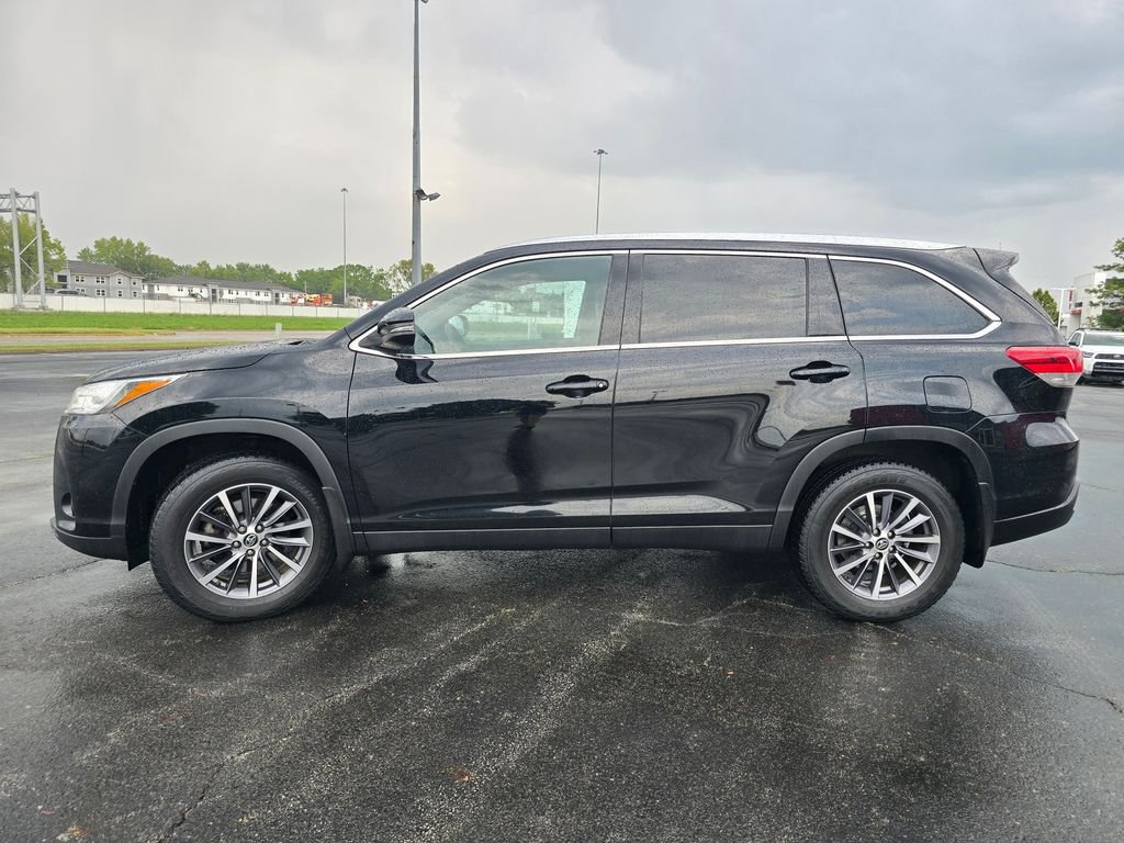 Used 2019 Black Toyota XLE image 14