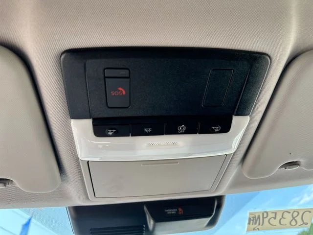 Used 2024 Silver Mitsubishi SE image 40