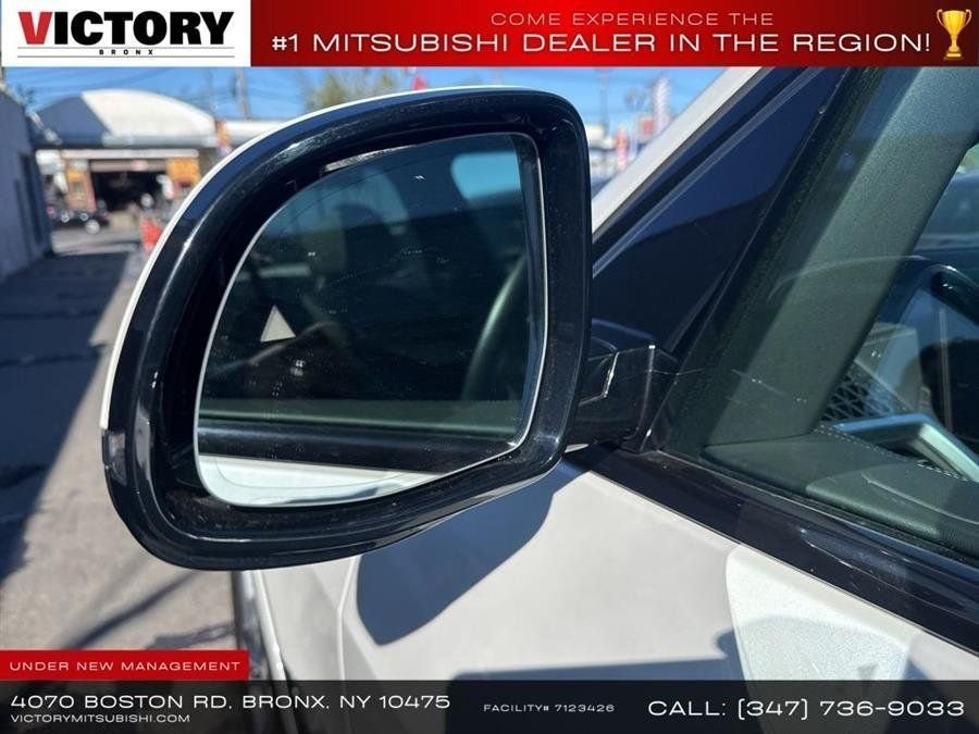 Used 2024 White BMW xDrive40i image 30