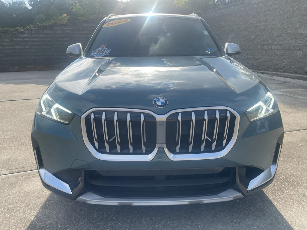 Used 2024 Cape York Green Metallic BMW xDrive28i image 9
