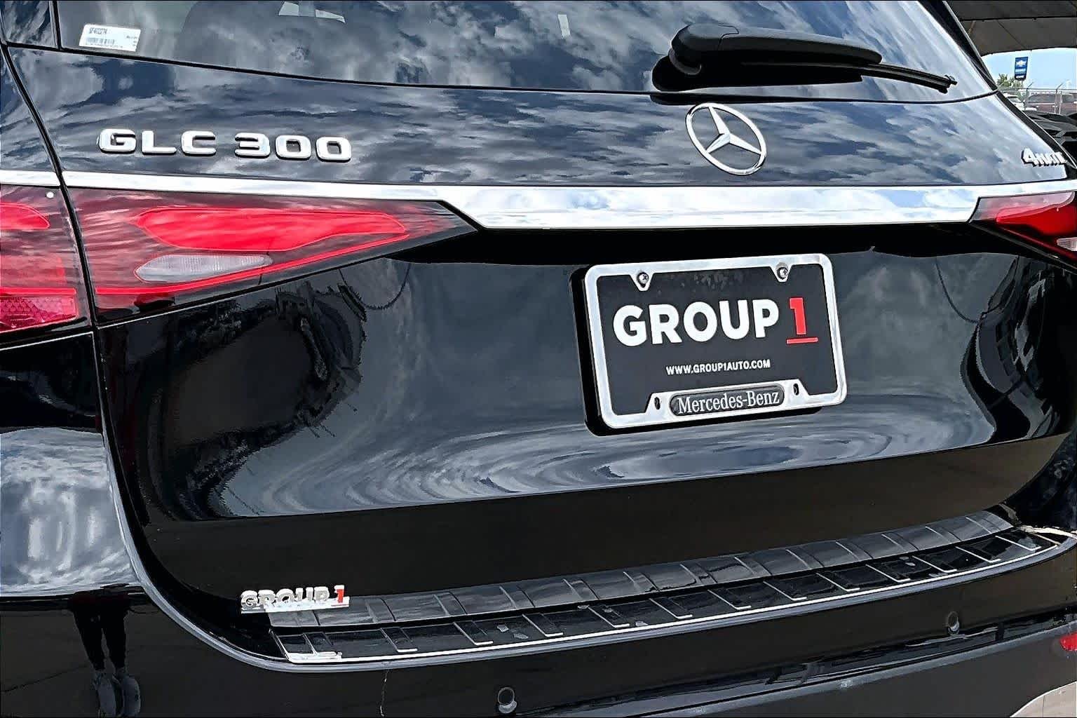 Used 2025 Obsidian Black Metallic Mercedes-Benz GLC 300 image 74