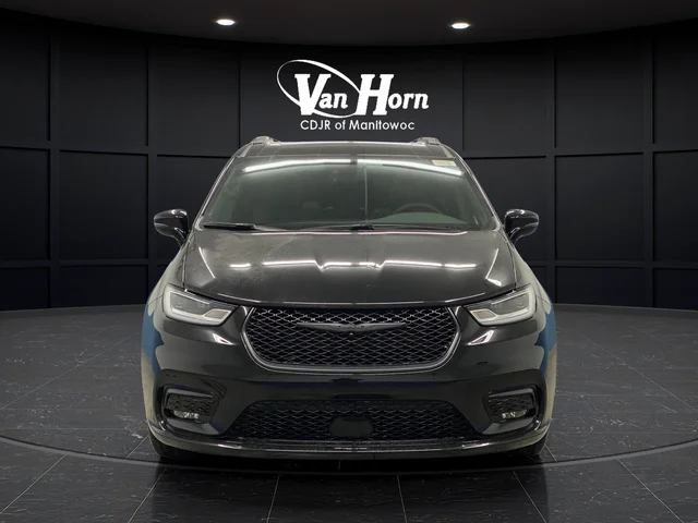 New 2026 Diamond Black Crystal Pearl-Coat Exterior Paint Chrysler Select image 11