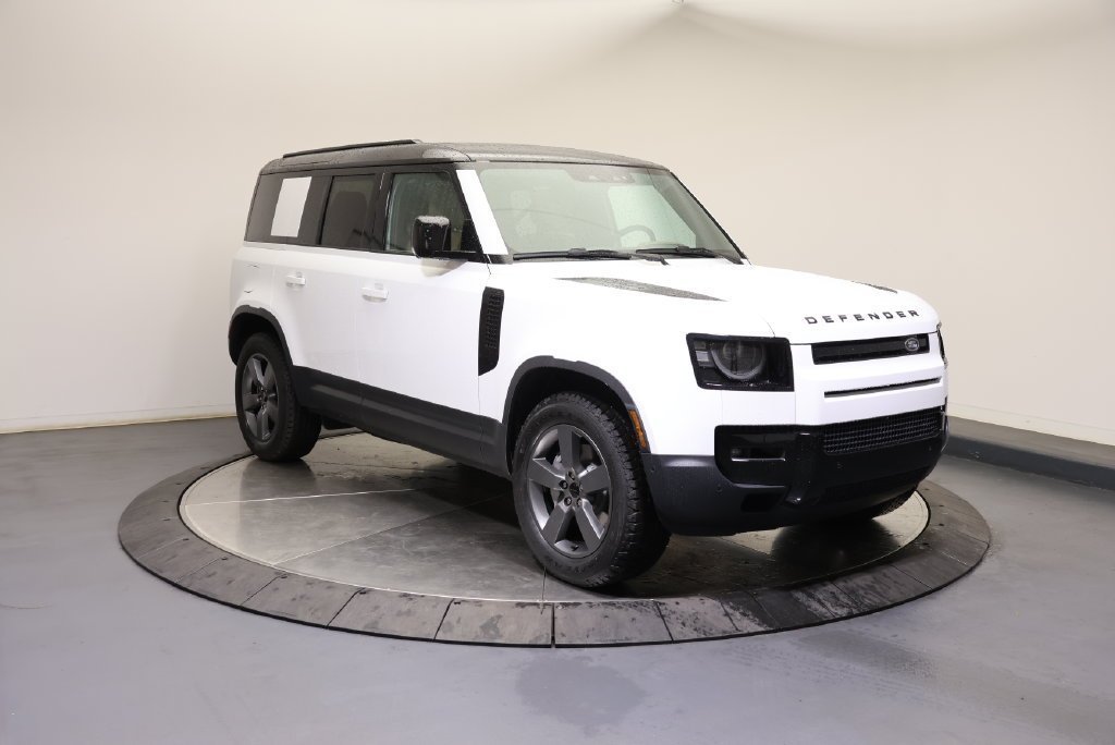 New 2026 Fuji White LAND ROVER S image 7