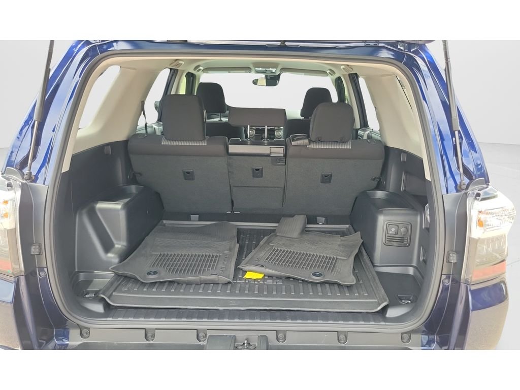 Used 2022 Blue Toyota SR5 image 9
