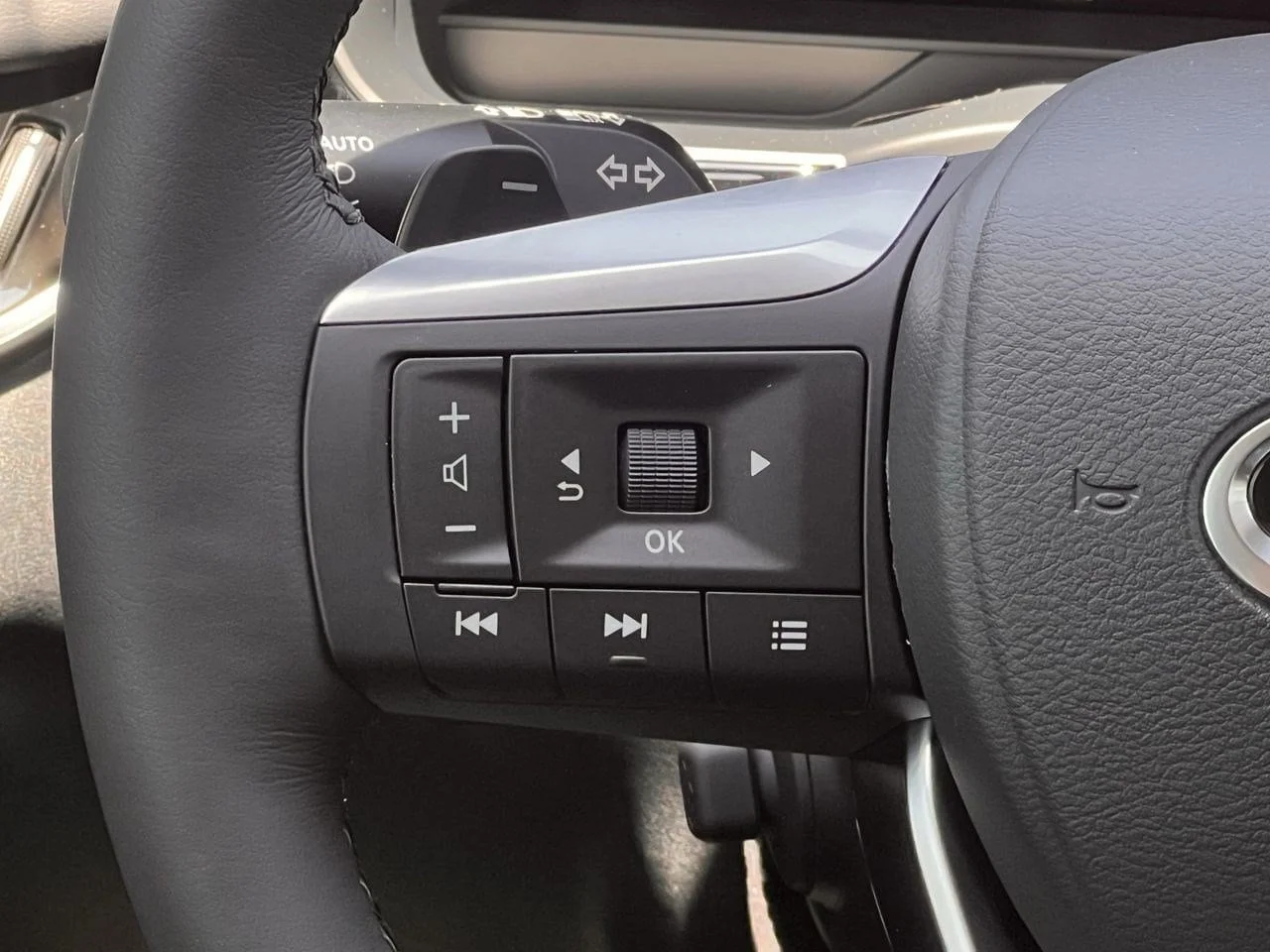 New 2027 MINERAL BLACK INFINITI Luxe AWD image 12