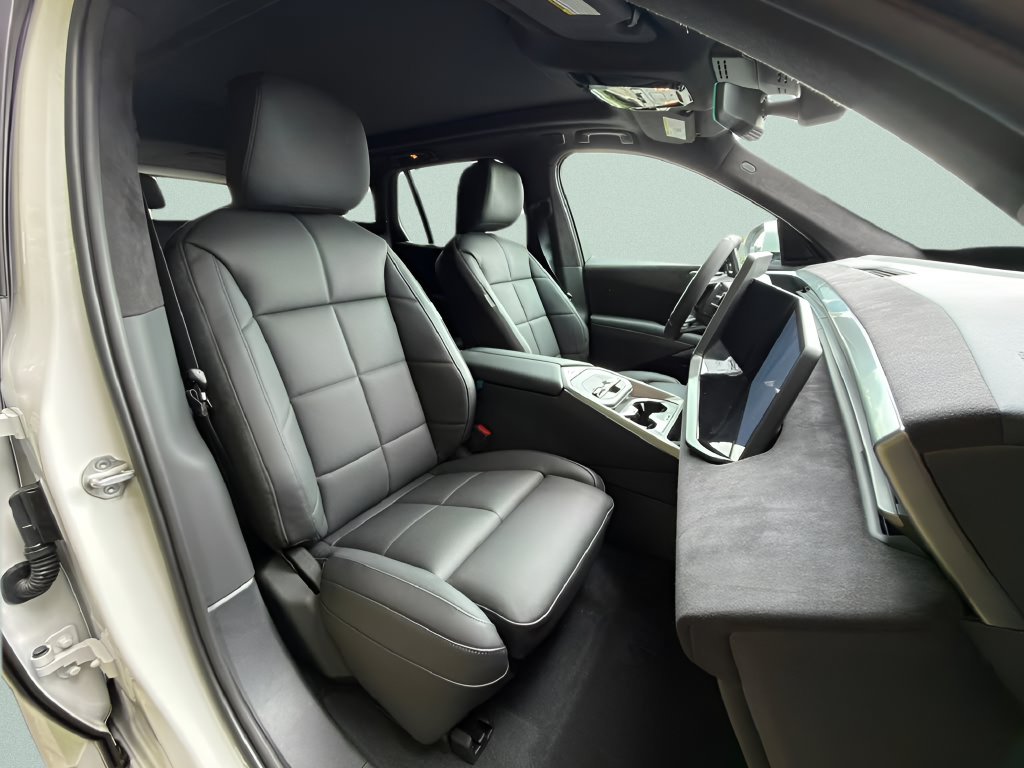 New 2027 Mineral White Metallic BMW  image 23