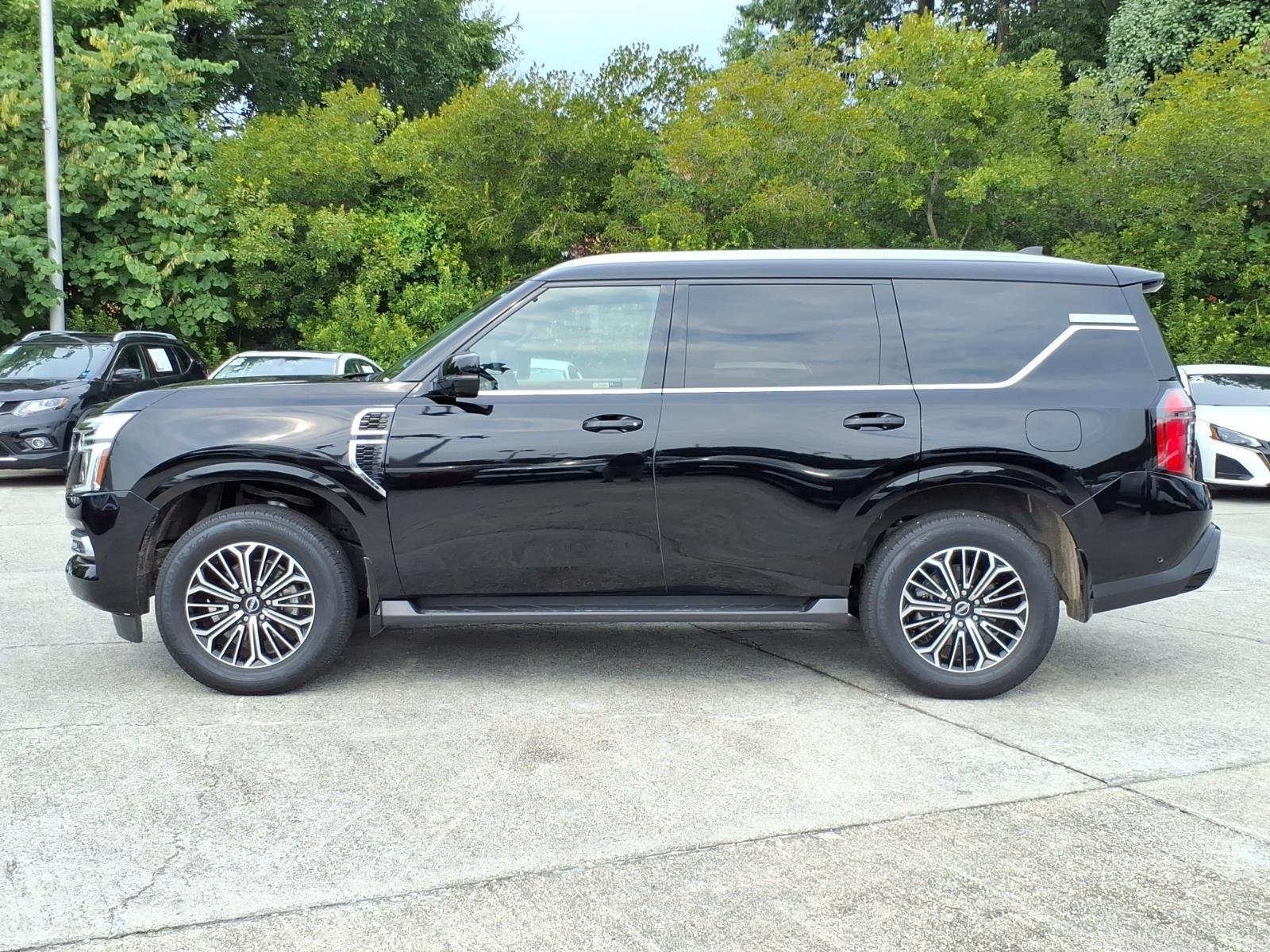 Used 2025 Super Black Nissan SL image 3