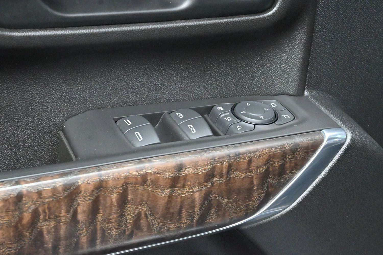 Used 2020 Dark Sky Metallic GMC Denali image 12