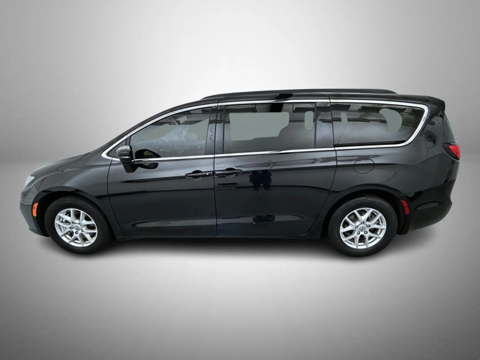 Used 2022 Black Chrysler Touring L image 8