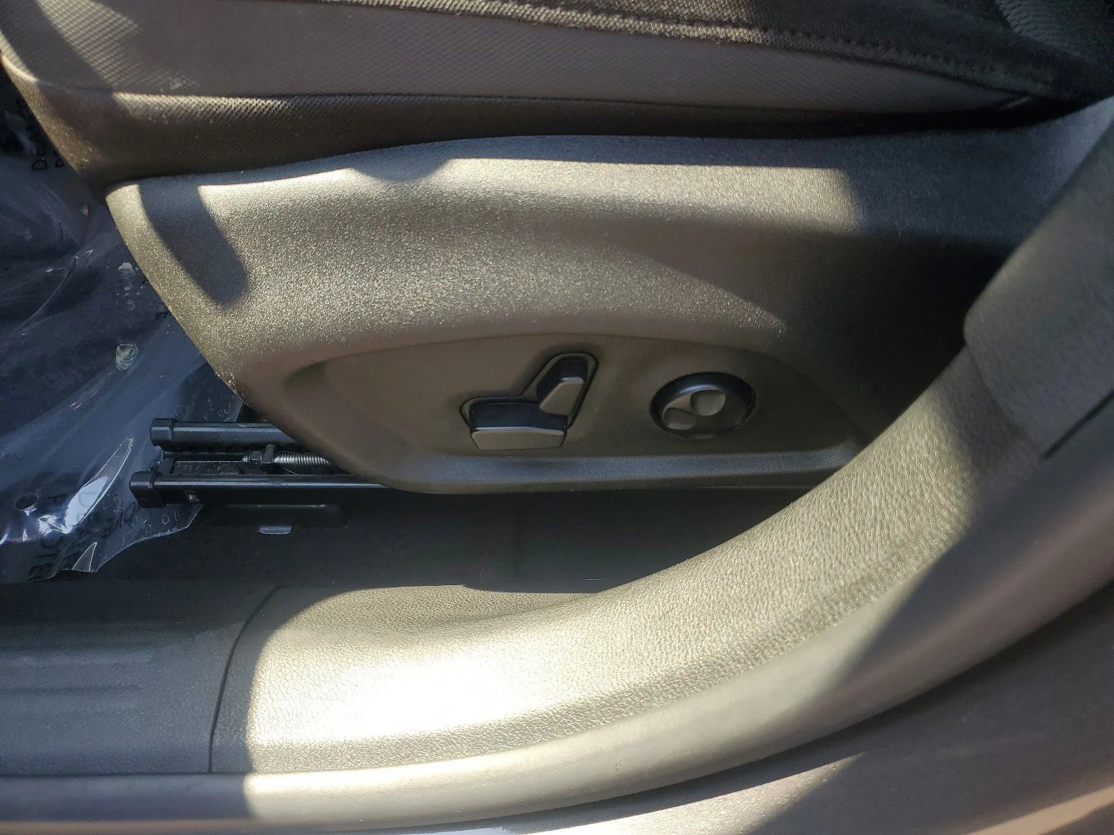 Used 2018 Granite Crystal Metallic Clearcoat Jeep Altitude image 13