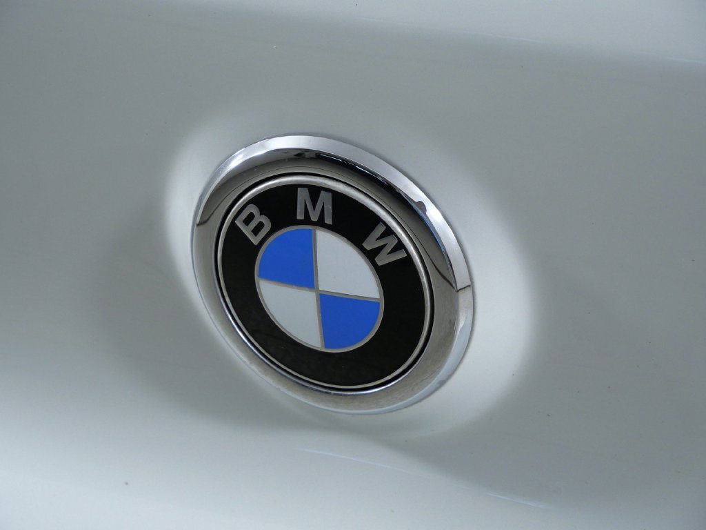 Used 2018 Mineral White Metallic BMW xDrive28i image 12