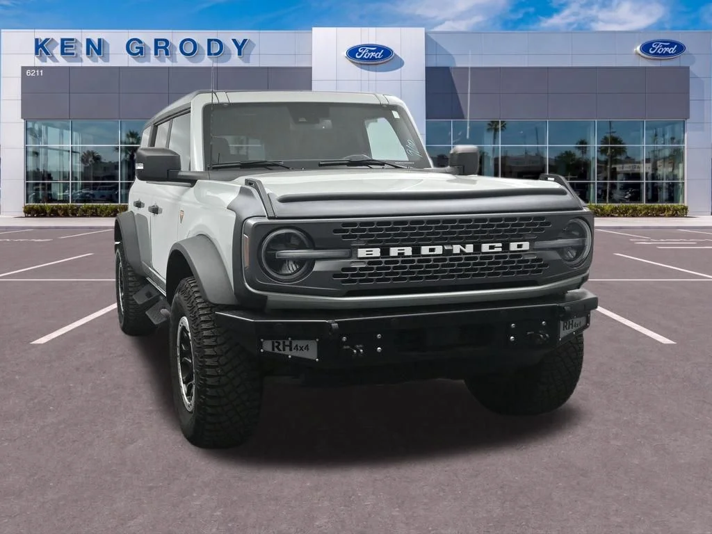 Used 2023 Gray Ford Badlands image 4