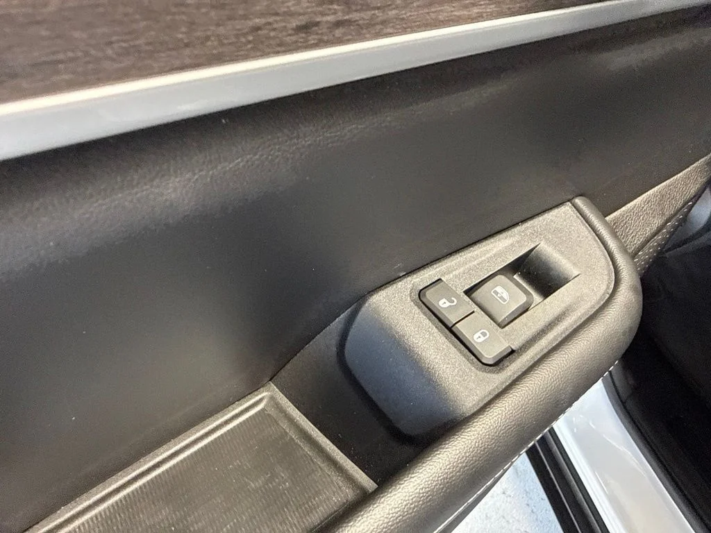 Used 2023 White Jeep Limited image 16