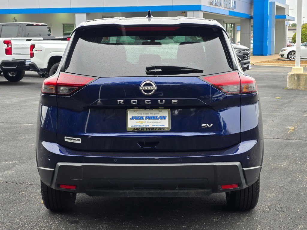 2024 Nissan Rogue SV - Photo 12