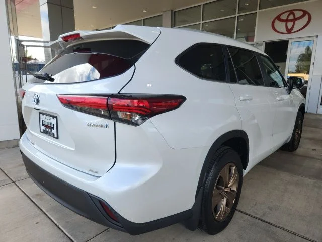 Used 2023 Beige Toyota Bronze Edition image 14