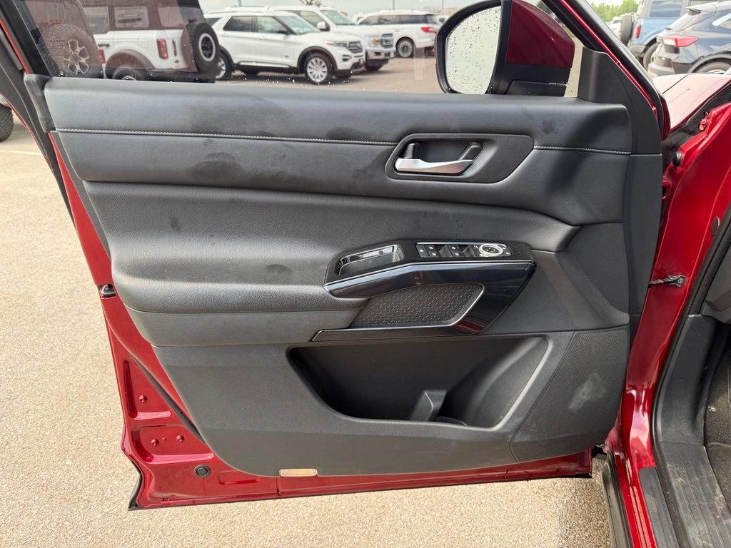 Used 2022 Scarlet Ember Nissan SV image 6