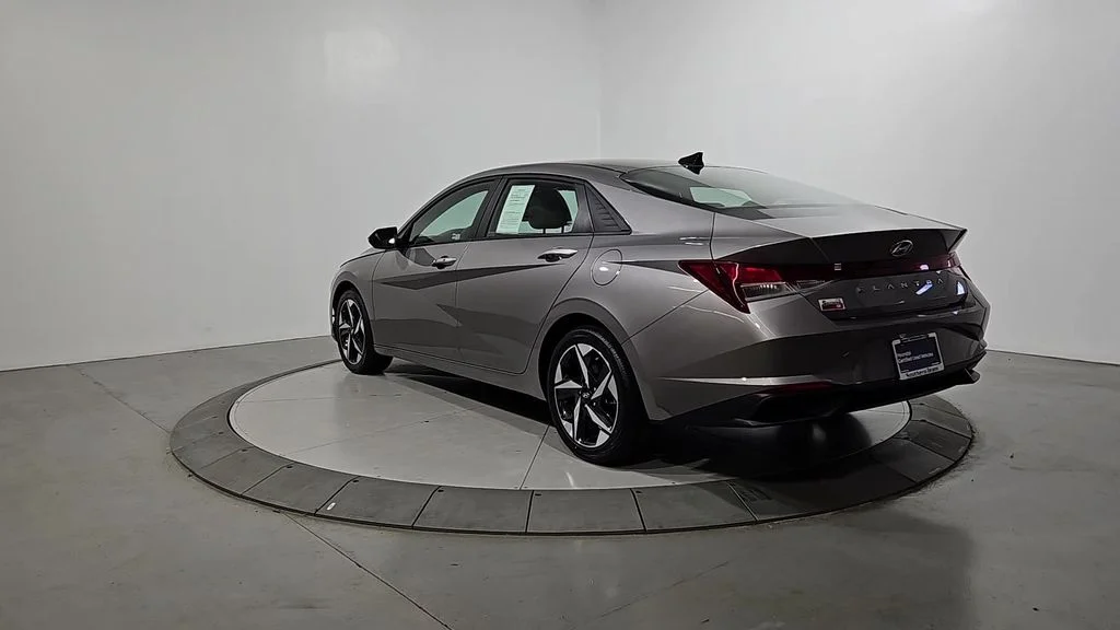 Used 2023 Silver Hyundai SEL image 3