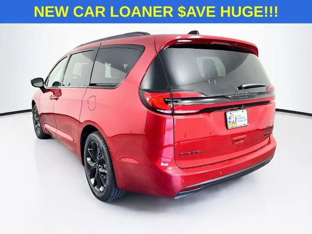 New 2027 Red Hot Pearl-Coat Exterior Paint Chrysler Select image 5