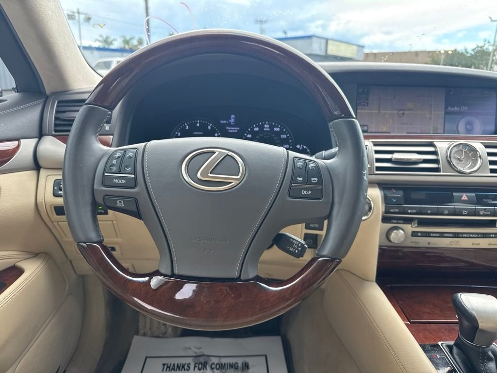 Used 2014 White Lexus 460 image 16
