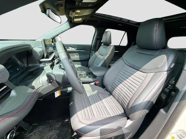 New 2026 Star White Metallic Tri-Coat Ford ST-Line image 7