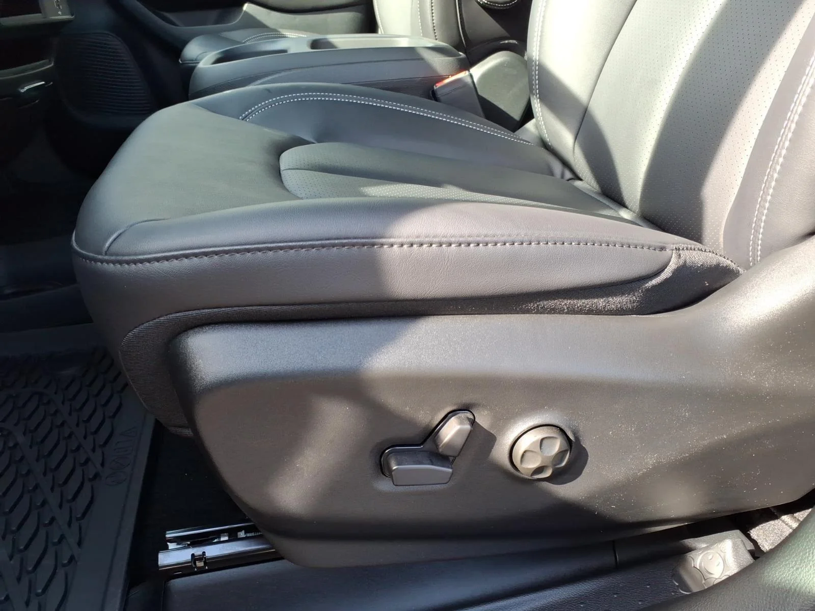 2026 Chrysler Pacifica Select - Photo 6