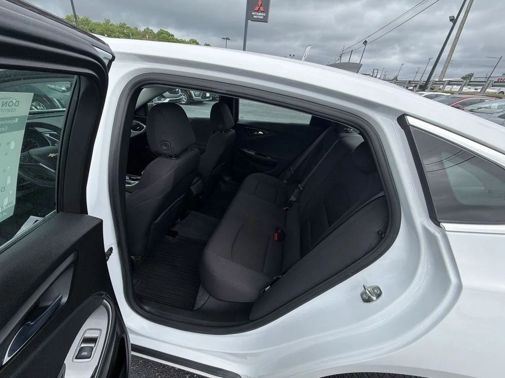 Used 2022 White Chevrolet LS image 21