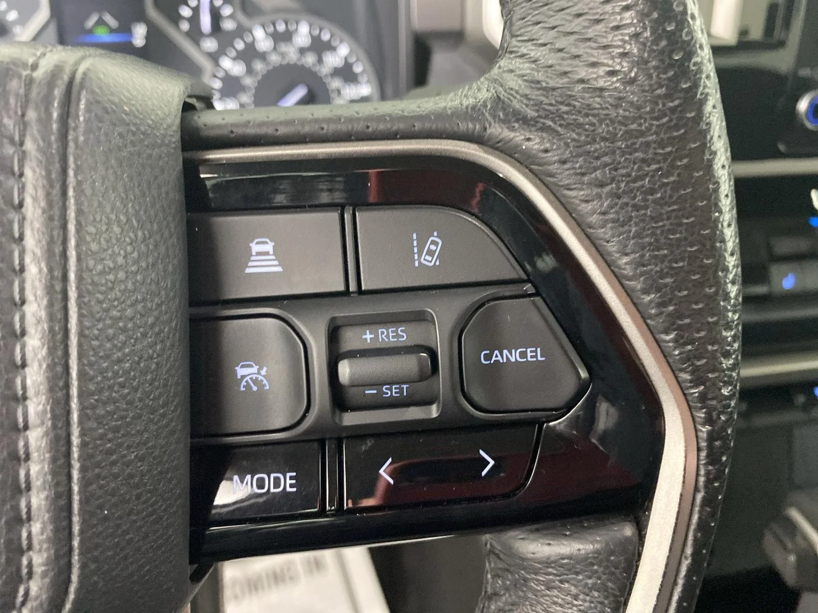Used 2022 White Toyota SR5 image 22