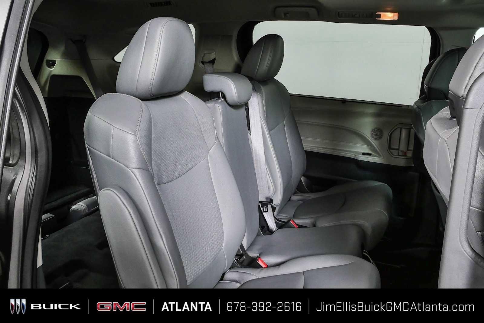 2024 Toyota Sienna XLE - Photo 21