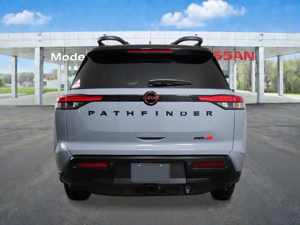 New 2026 Boulder Gray Pearl / Super Black Two-tone Nissan Rock Creek® image 4