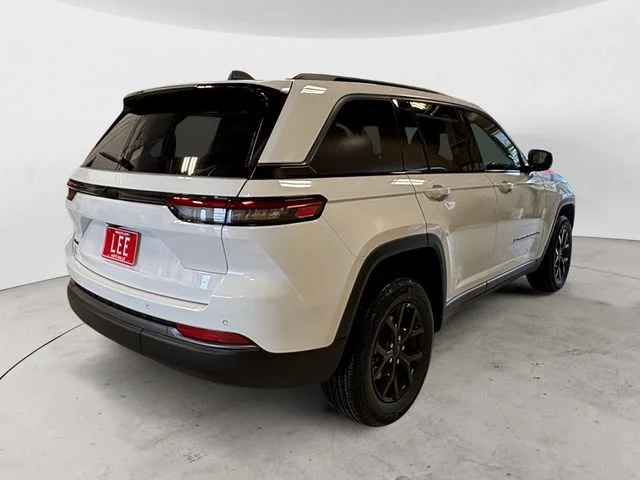 New 2026 White/off-white Jeep Laredo Altitude image 6