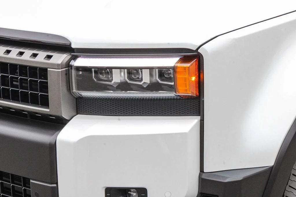 Used 2025  Toyota Base image 5
