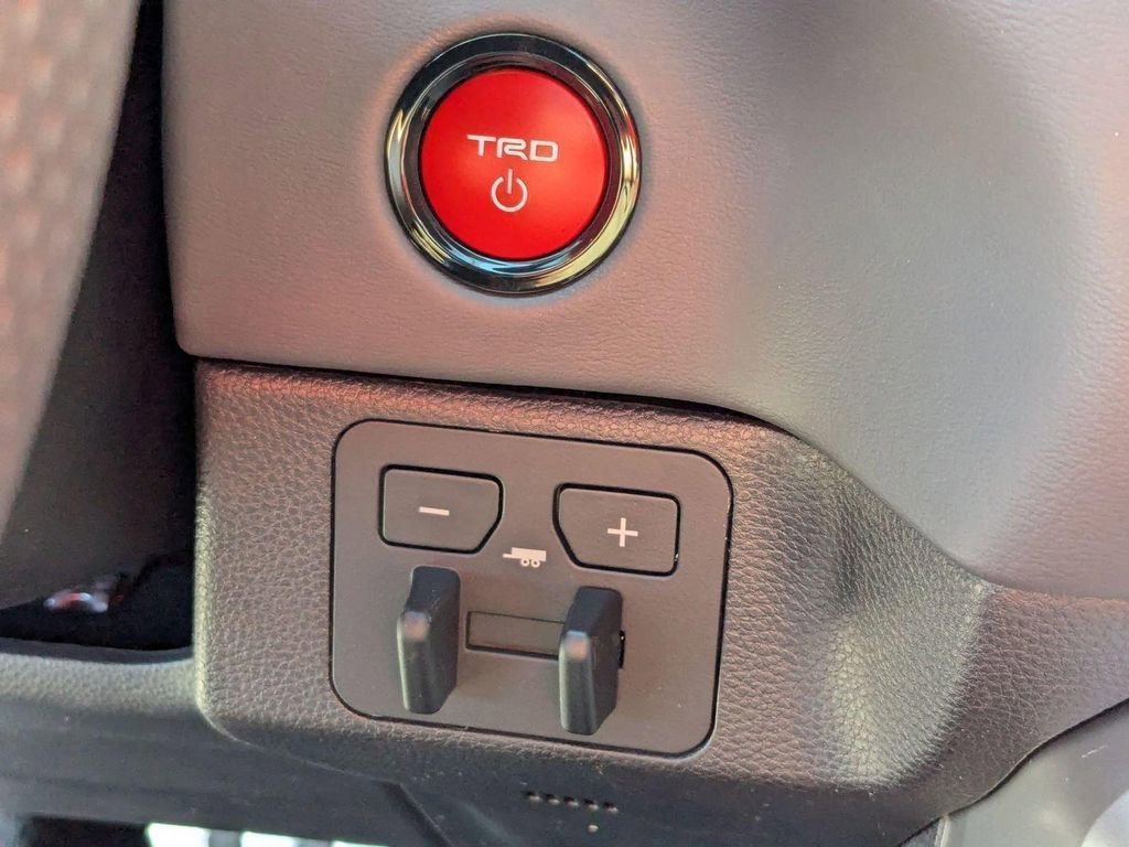 2025 Toyota Tundra Platinum - Photo 21
