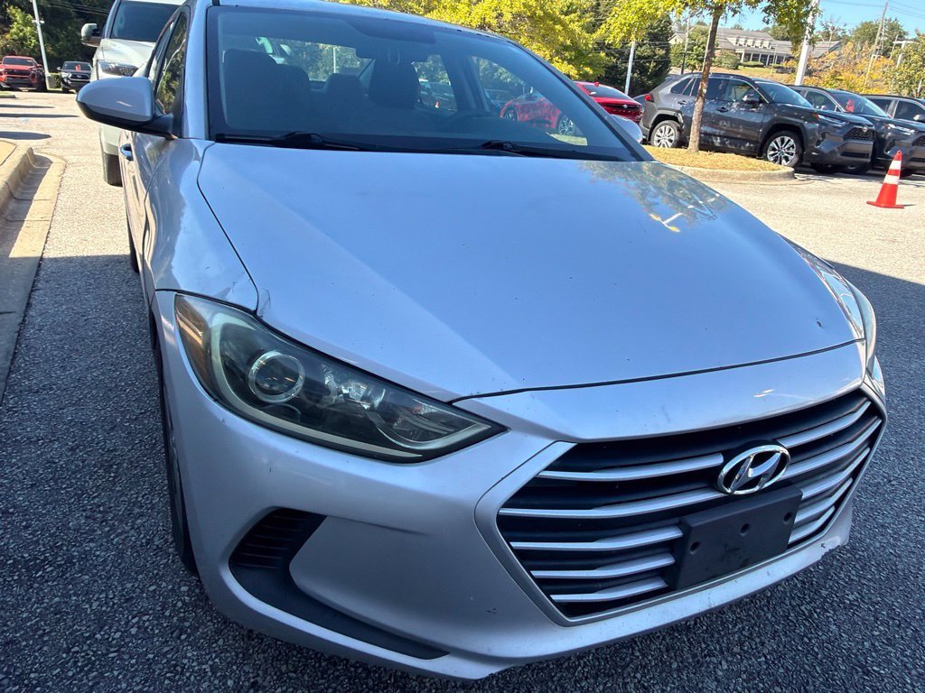 Used 2018 Silver Hyundai SEL image 4