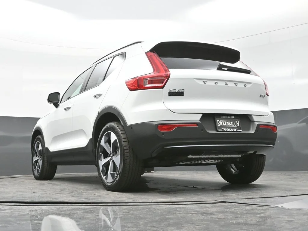 2026 Volvo XC40 Plus - Photo 12