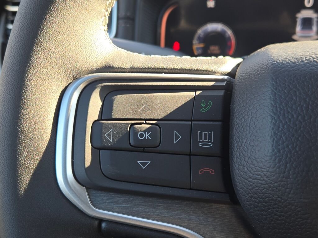 New 2026 Silver-Zynith Exterior Paint Jeep Limited Altitude image 30