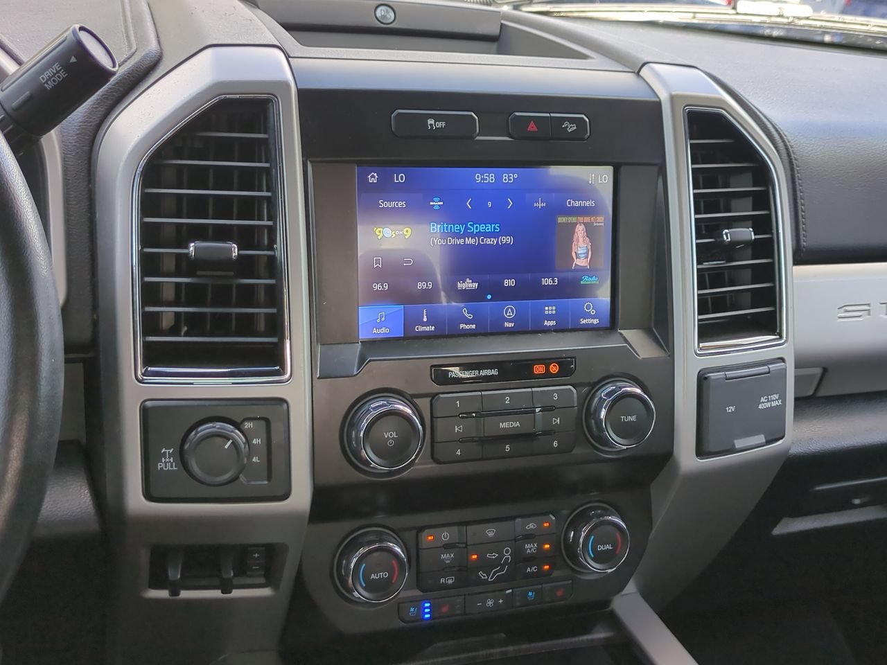 Used 2021  Ford  image 17