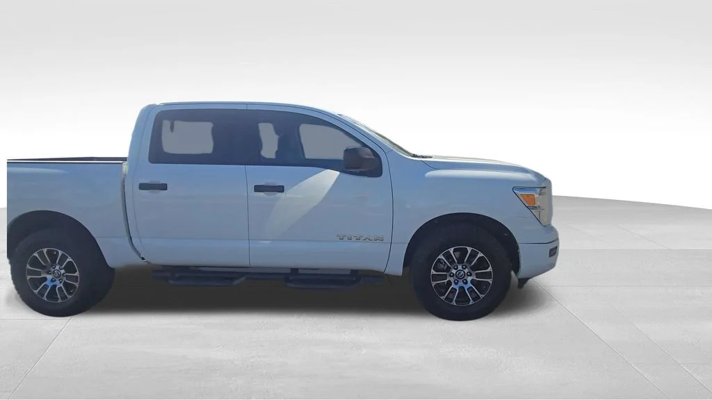 Used 2022 Glacier White Nissan SV image 9