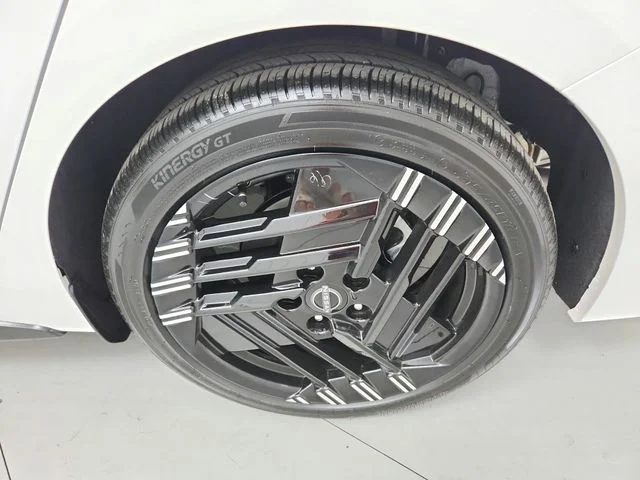New 2026 White Nissan SR image 45