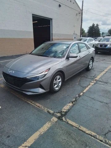 Used 2023 Silver Hyundai SE image 6