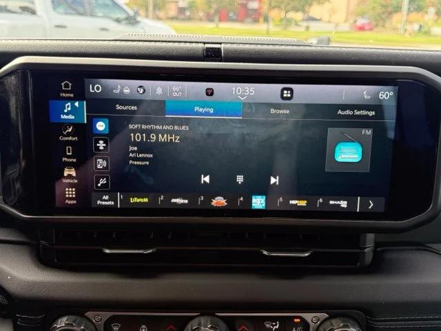 Used 2025  Jeep Mojave image 16
