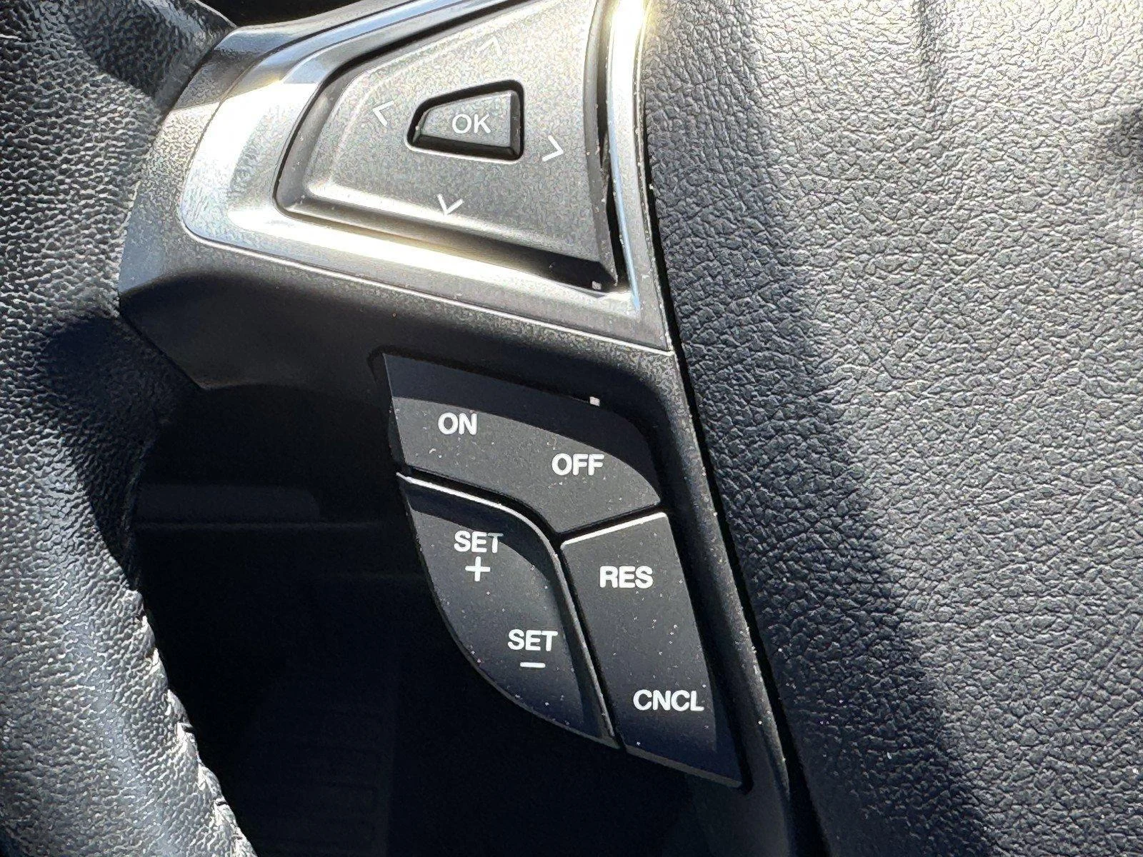 Used 2023  Ford SEL image 23