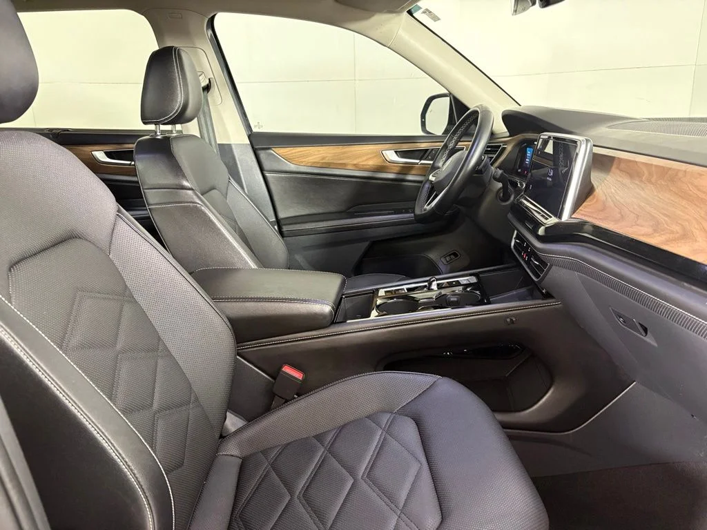 Used 2024 Gray Volkswagen 2.0T SE w/Technology image 14