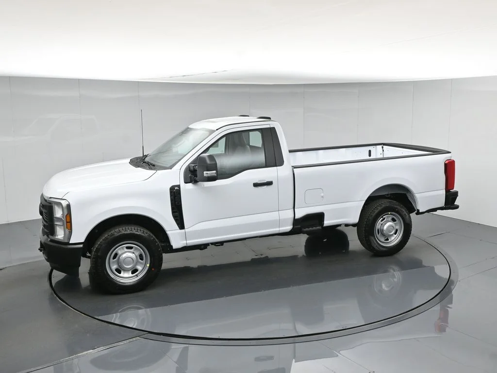 New 2027 Oxford White Ford XLT image 38