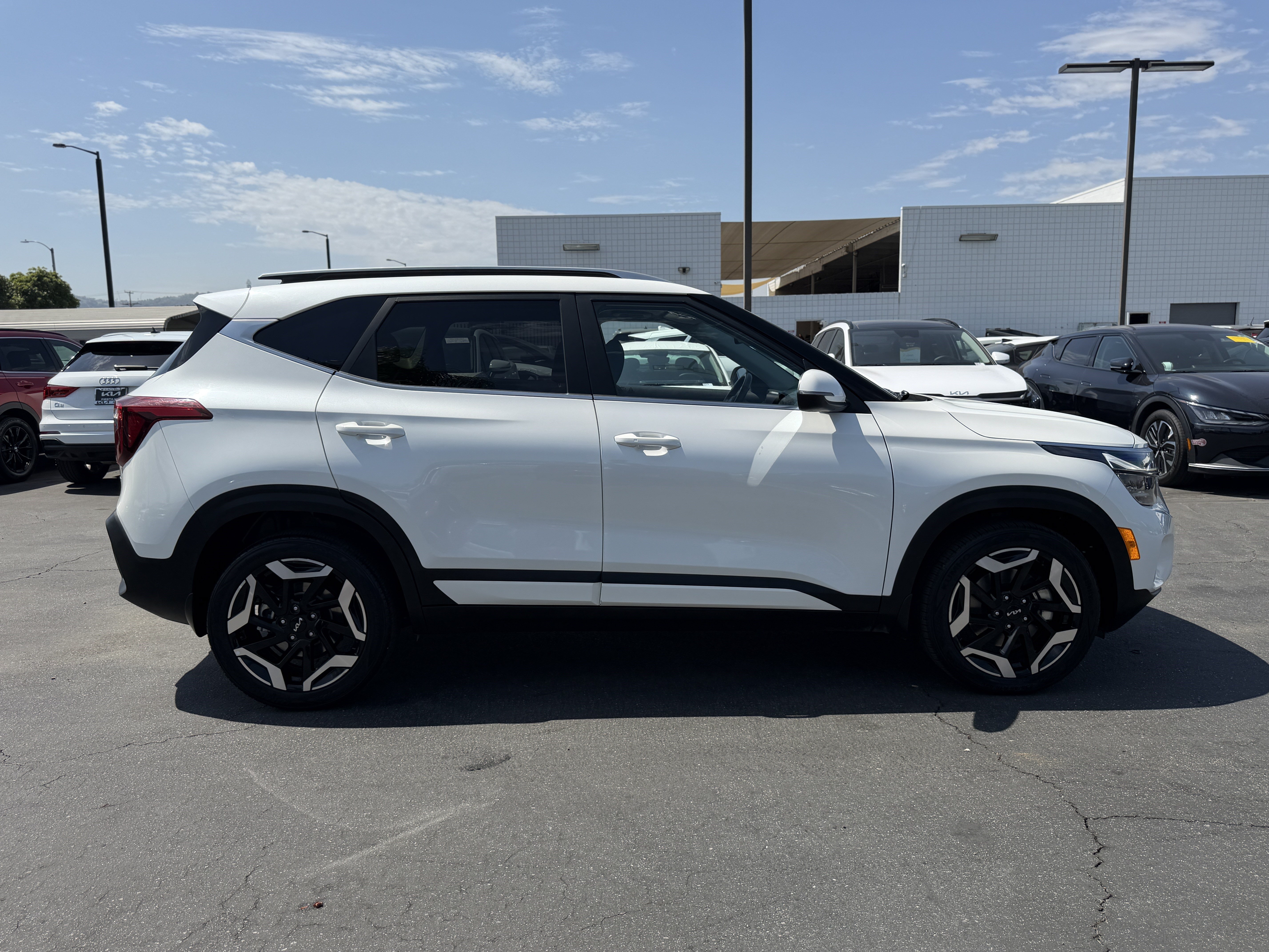 Certified Used 2024 Snow White Pearl Kia SX image 9