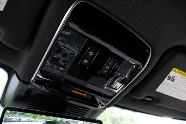 New 2026  Land Rover SE image 30